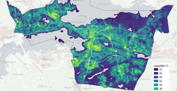 Karttakuva Tampereen kantakaupungin maan pintalämpötilasta sekä tieverkosto.
